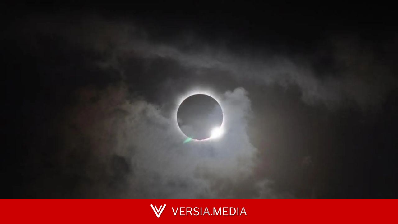 Un astrónomo explica qué sucederá durante el eclipse:
