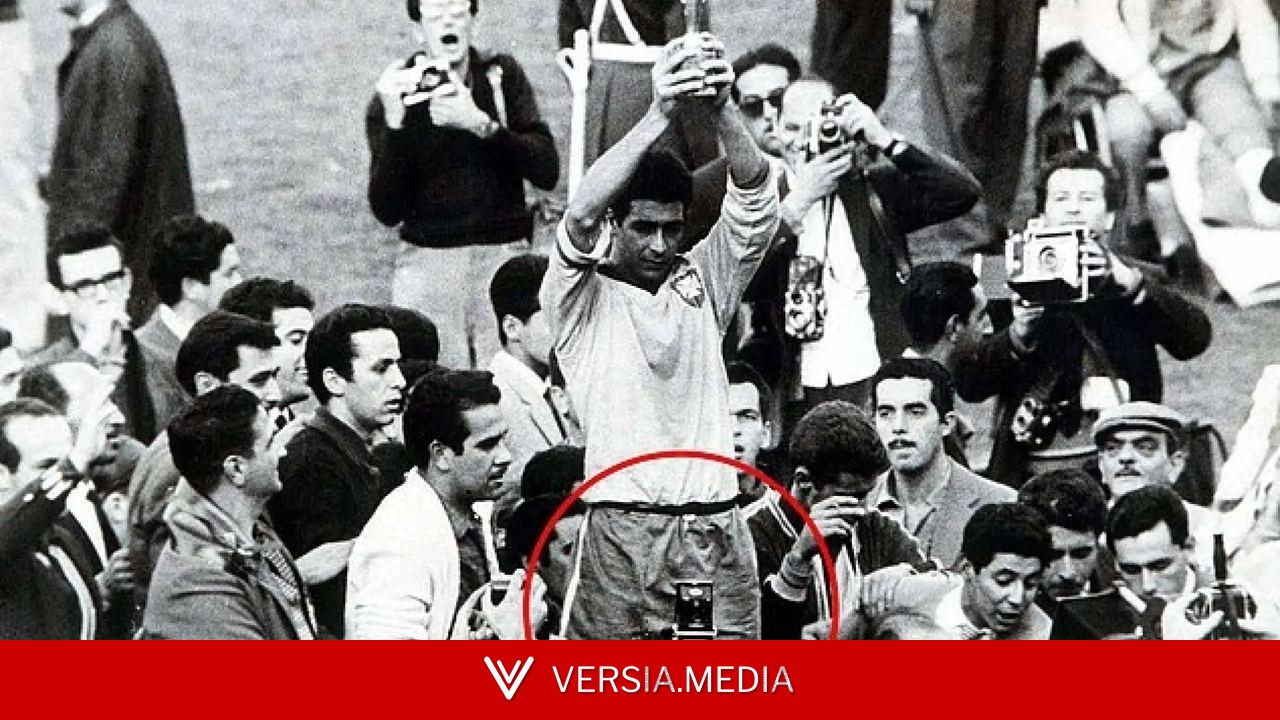 ¿Un viajero del tiempo en el Mundial de 1962? La foto que muestra a un hombre usando un supuesto teléfono móvil y su explicación